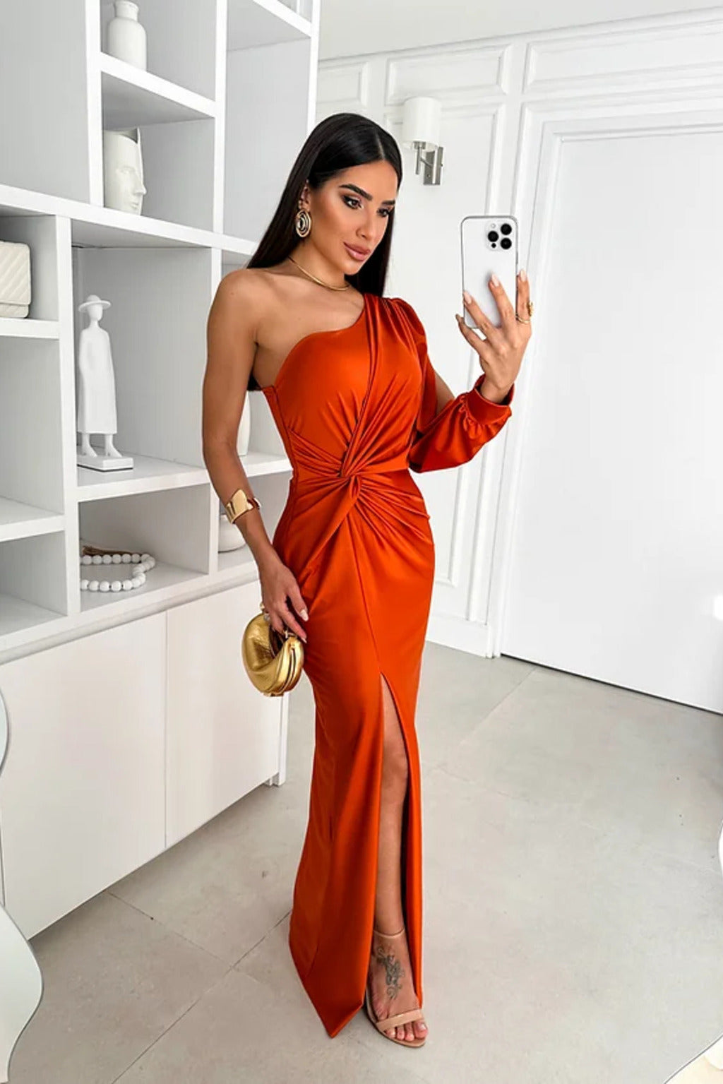 Vestido satinado de un solo hombro Nicole™