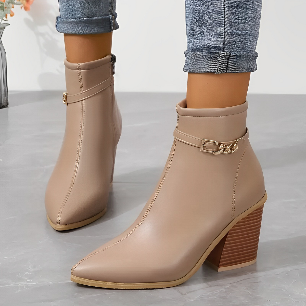 Botas de Cuero de Silueta Estilizada.