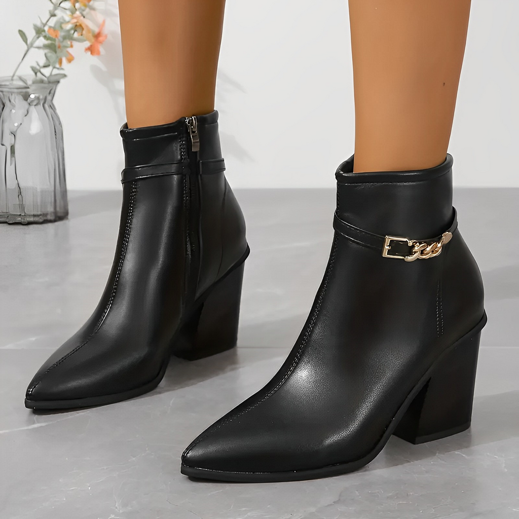 Botas de Cuero de Silueta Estilizada.