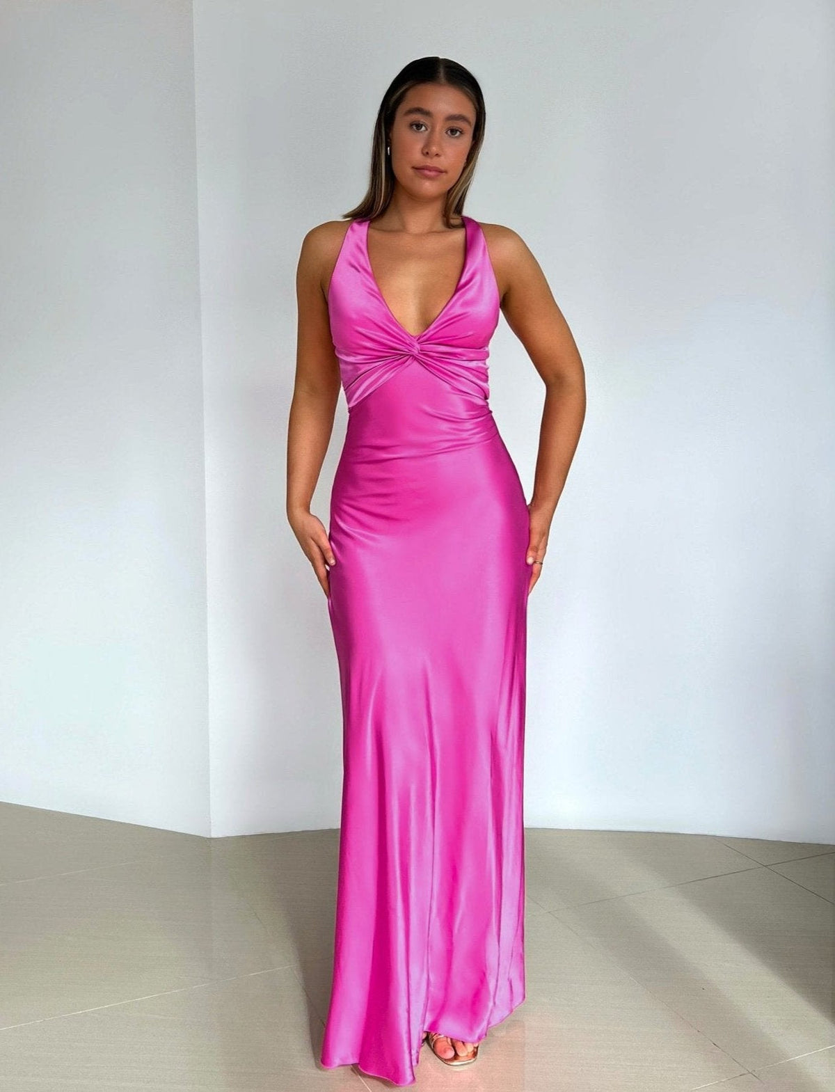 Vestido Dafne Satinado con Espalda Cruzada