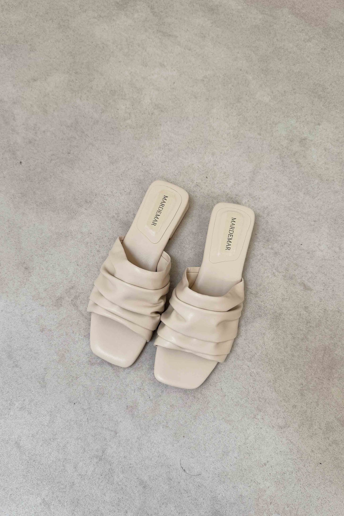 Sandalia Beige con Pala Fruncida.