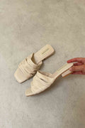 Sandalia Beige con Pala Fruncida.