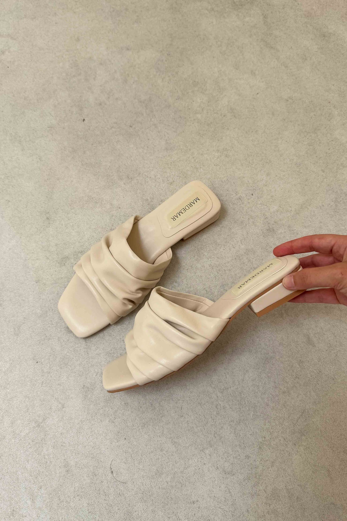 Sandalia Beige con Pala Fruncida.