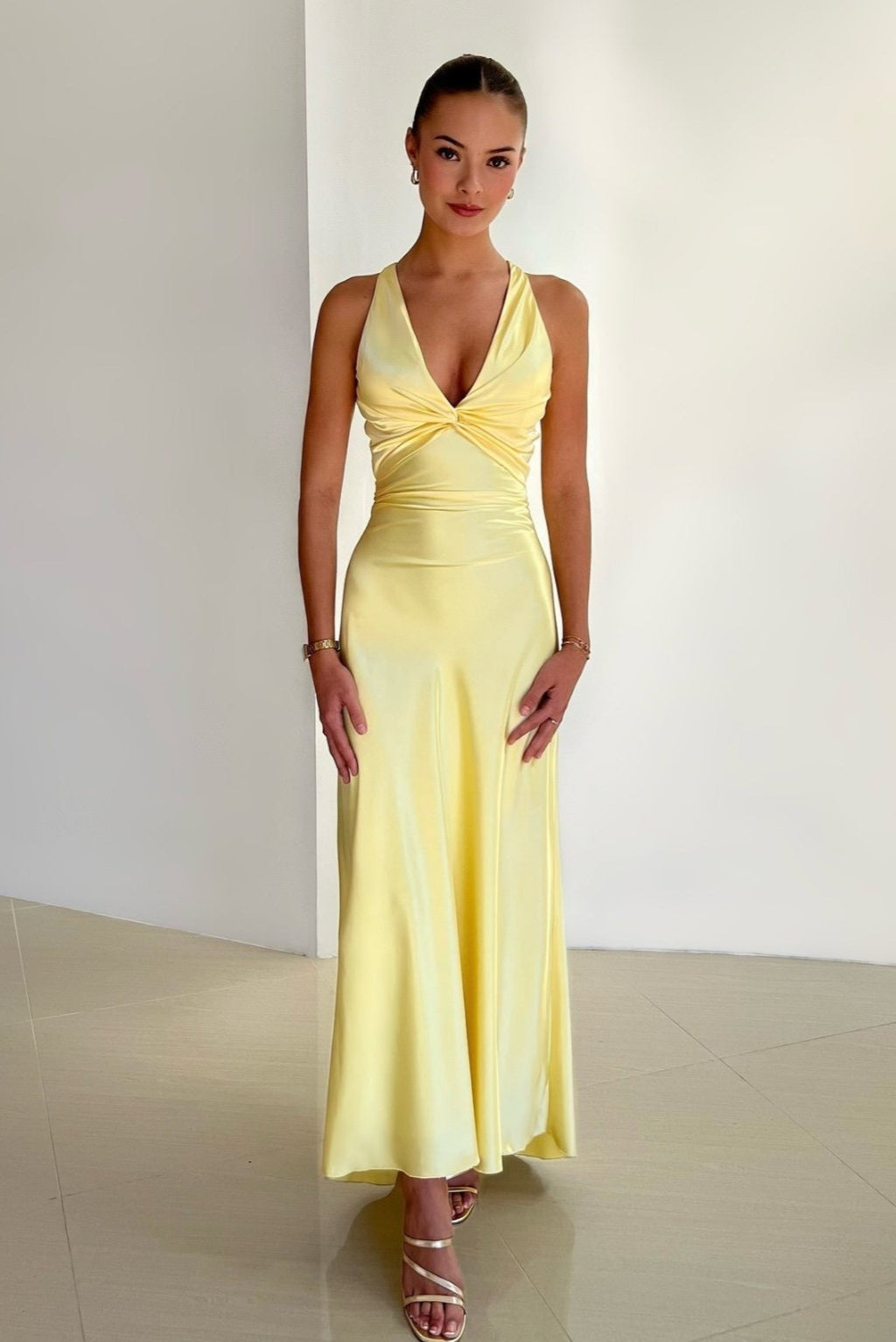Vestido Dafne Satinado con Espalda Cruzada