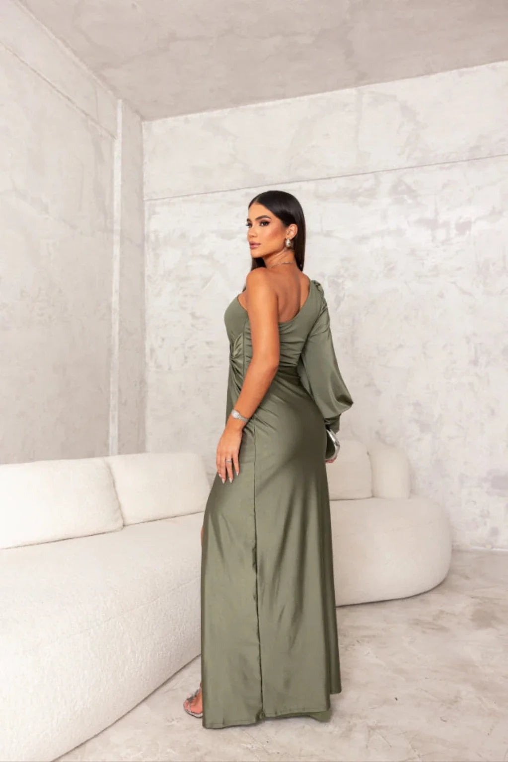 Vestido satinado de un solo hombro Nicole™
