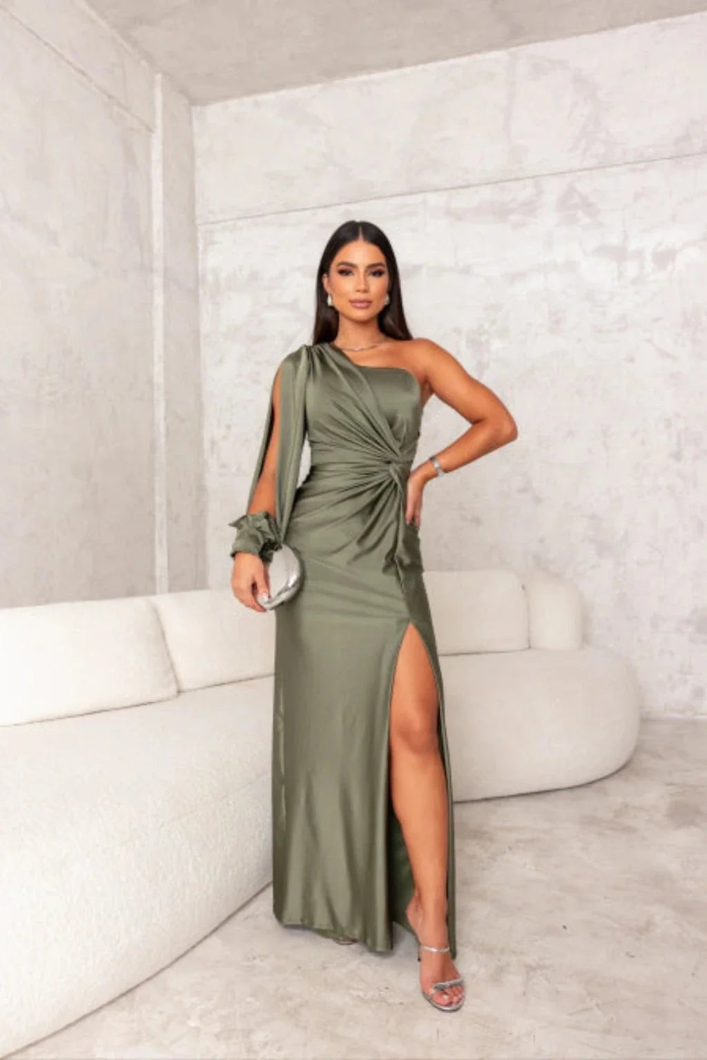 Vestido satinado de un solo hombro Nicole™