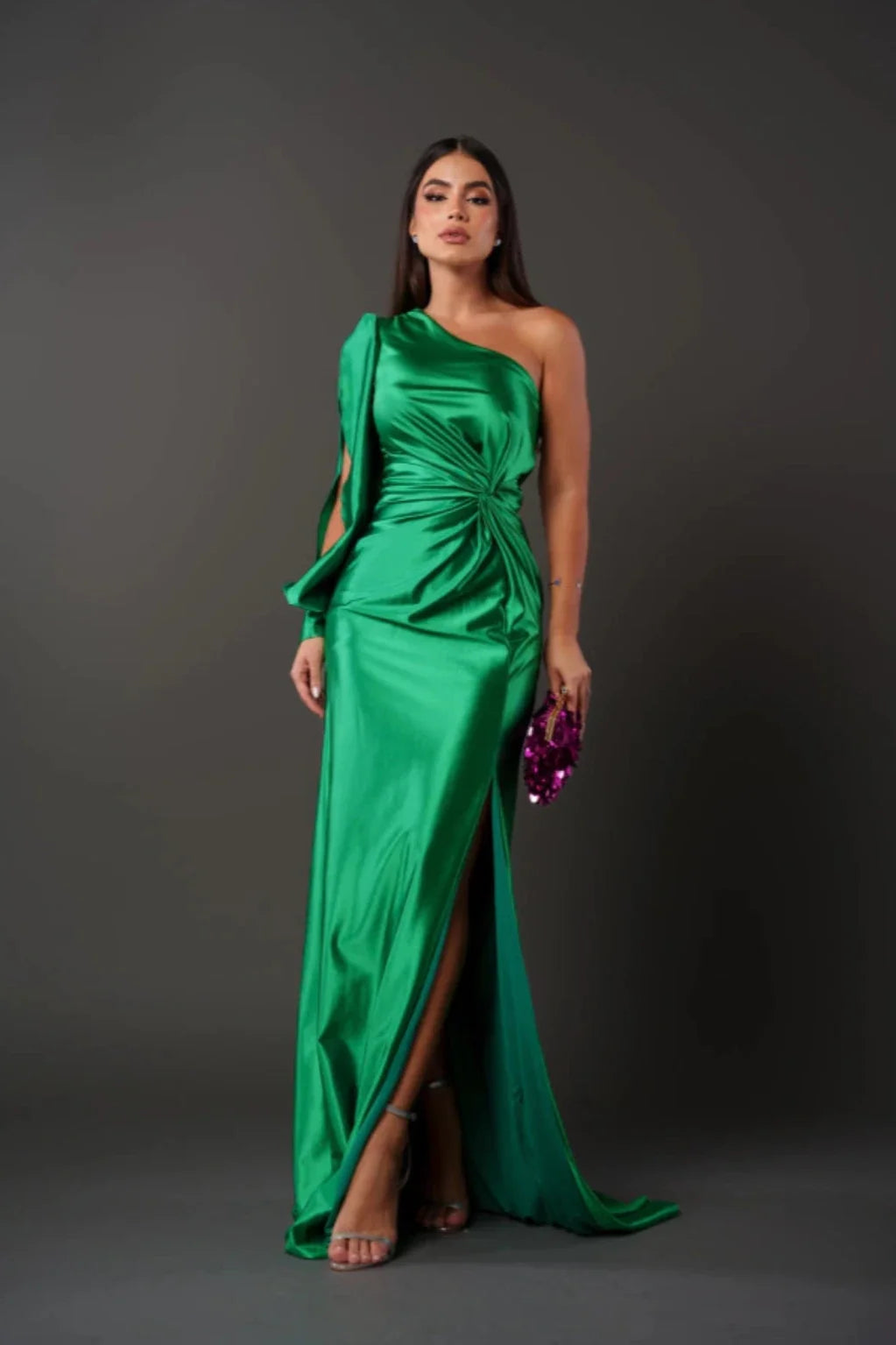 Vestido satinado de un solo hombro Nicole™