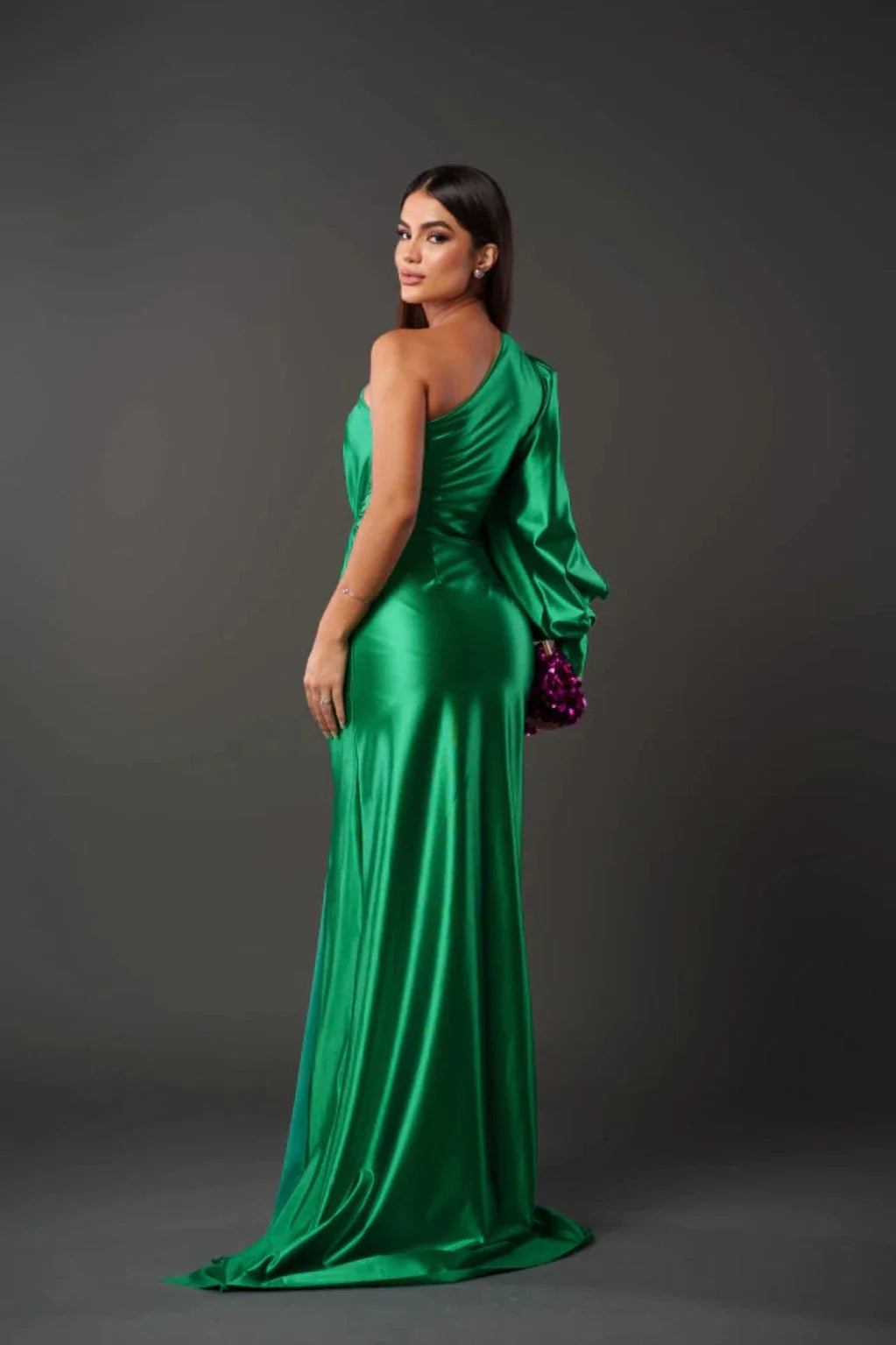 Vestido satinado de un solo hombro Nicole™