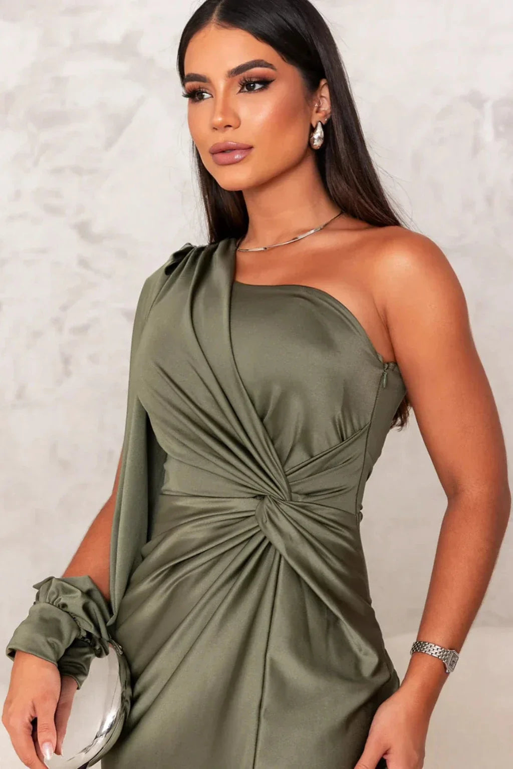 Vestido satinado de un solo hombro Nicole™